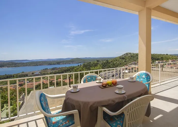 Bulat Sea View Apartments