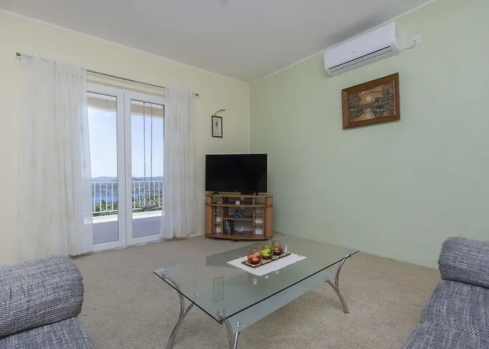 Bulat Sea View Apartments
